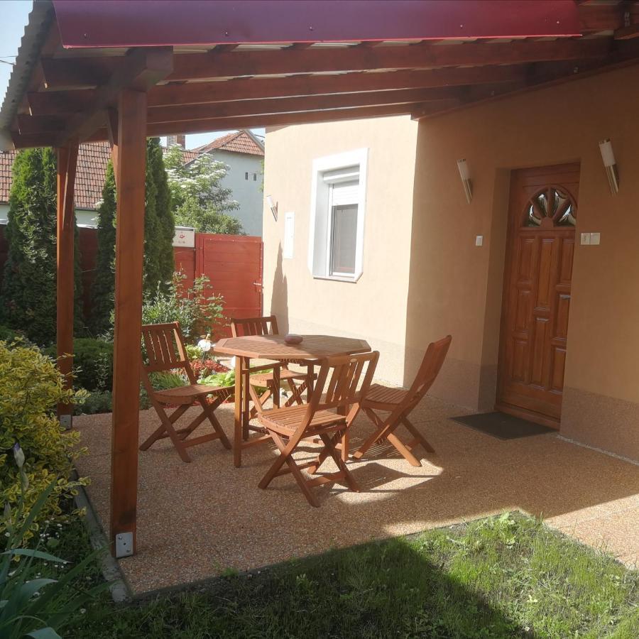 Agnes Vendeghaz Apartment Гюла Екстериор снимка