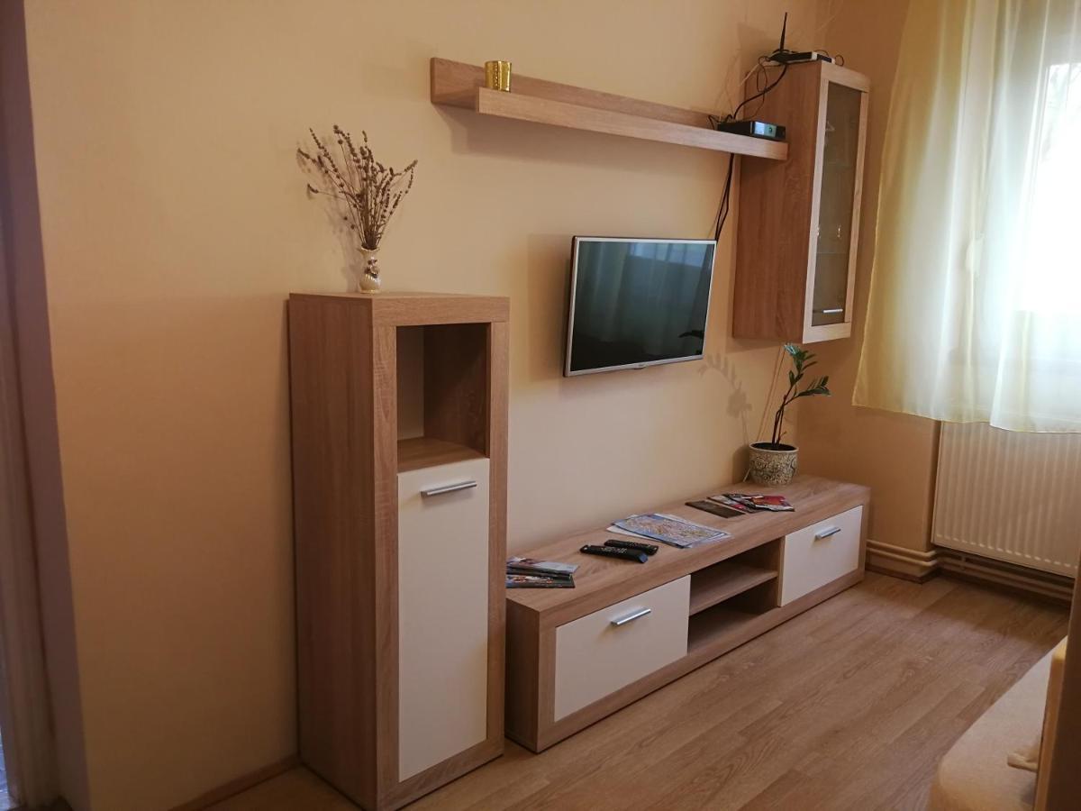 Agnes Vendeghaz Apartment Гюла Екстериор снимка