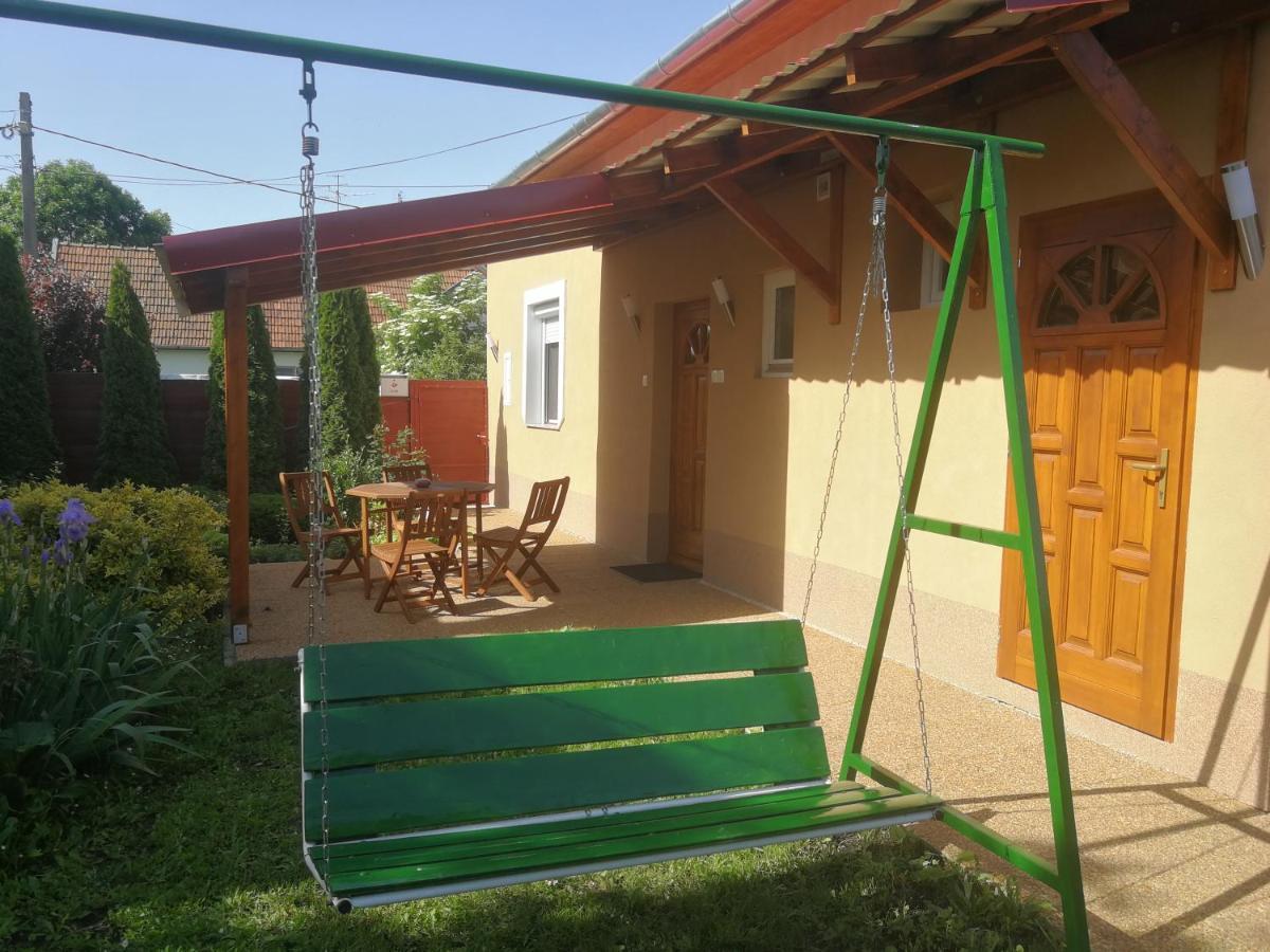 Agnes Vendeghaz Apartment Гюла Екстериор снимка