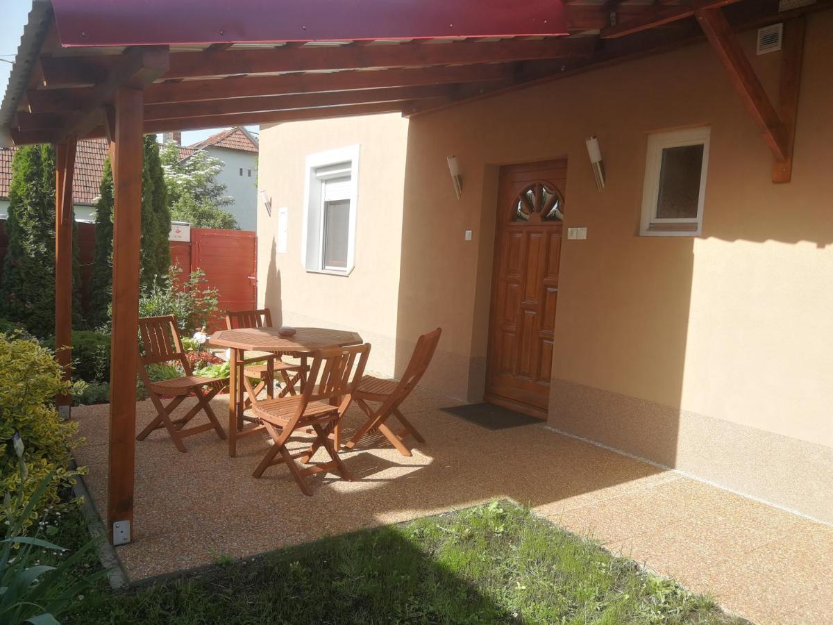 Agnes Vendeghaz Apartment Гюла Екстериор снимка