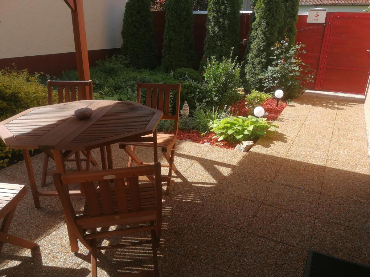 Agnes Vendeghaz Apartment Гюла Екстериор снимка