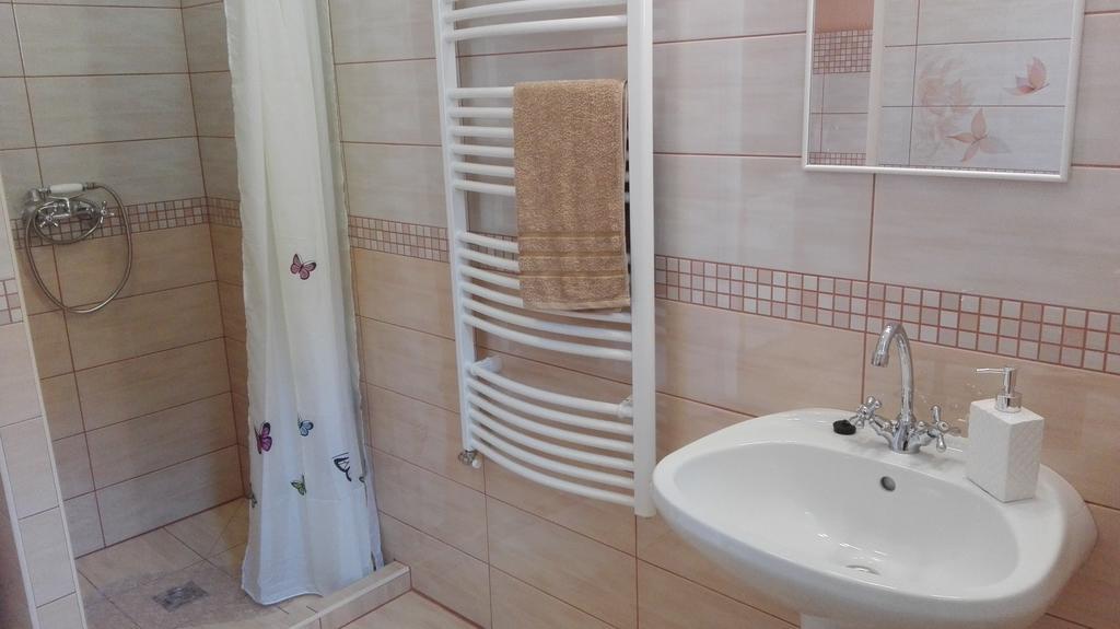 Agnes Vendeghaz Apartment Гюла Екстериор снимка