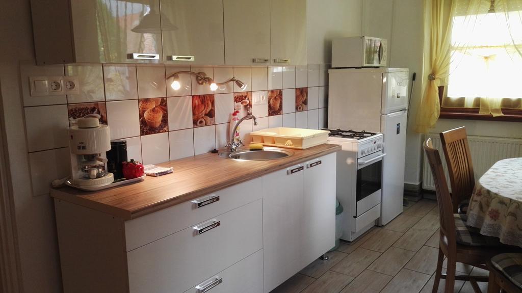 Agnes Vendeghaz Apartment Гюла Екстериор снимка